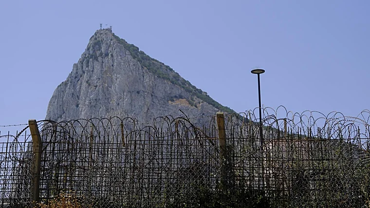 La Verja de Gibraltar entre el Peñón y La Línea de la Concepción antes de su retirada tras el acuerdo entre la Unión Europea y Reino Unido.